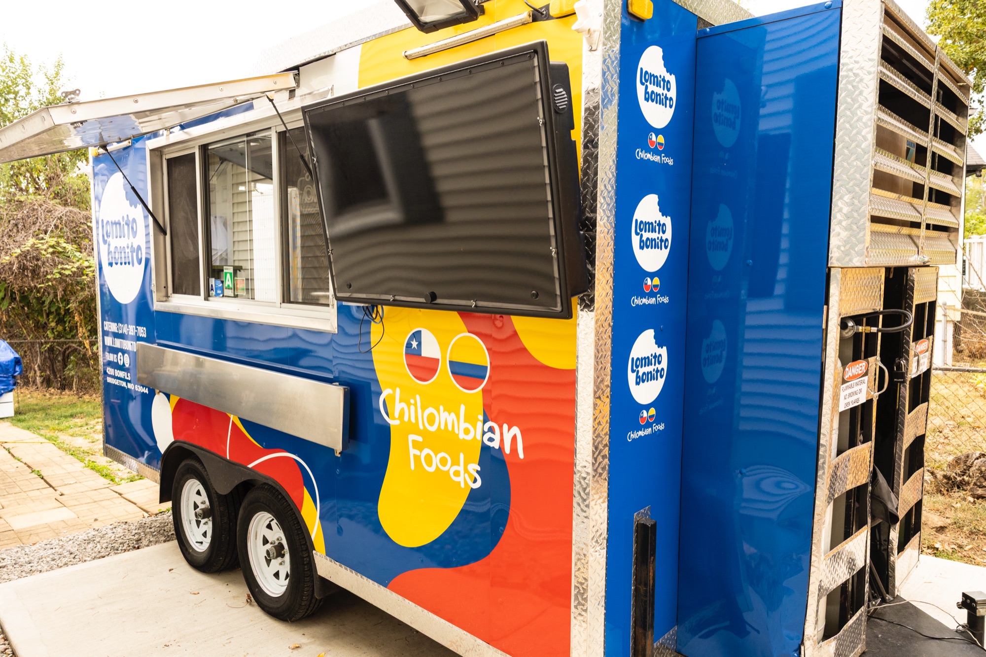 Lomito Bonito truck exterior